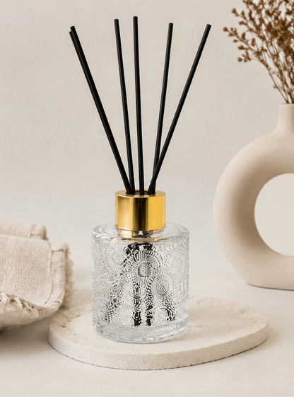 Reed Diffuser 100ml – Γυάλινο Δοχείο με Ανάγλυφο Σχέδιο & Χρυσό Καπάκι